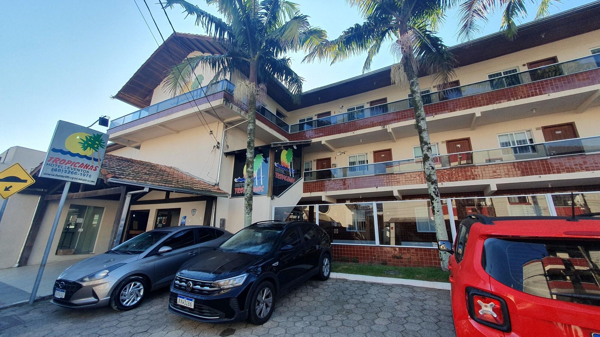Vista Exterior Tropicanas Hotel e Eventos
