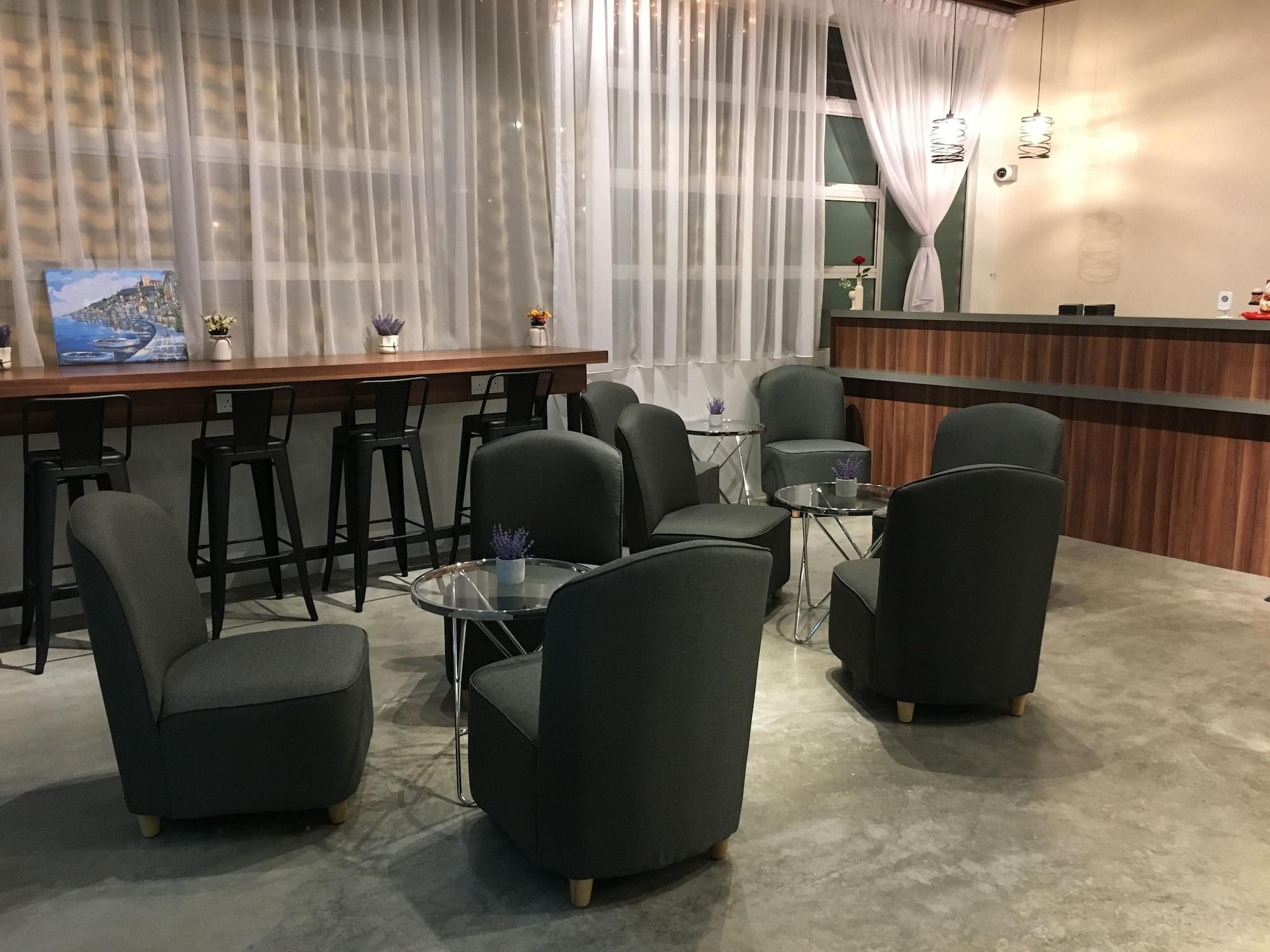 Bar/lounge iO Hotel