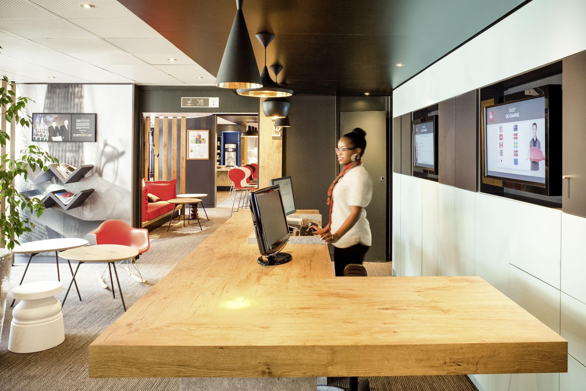 Vista Lobby ibis Paris Gennevilliers