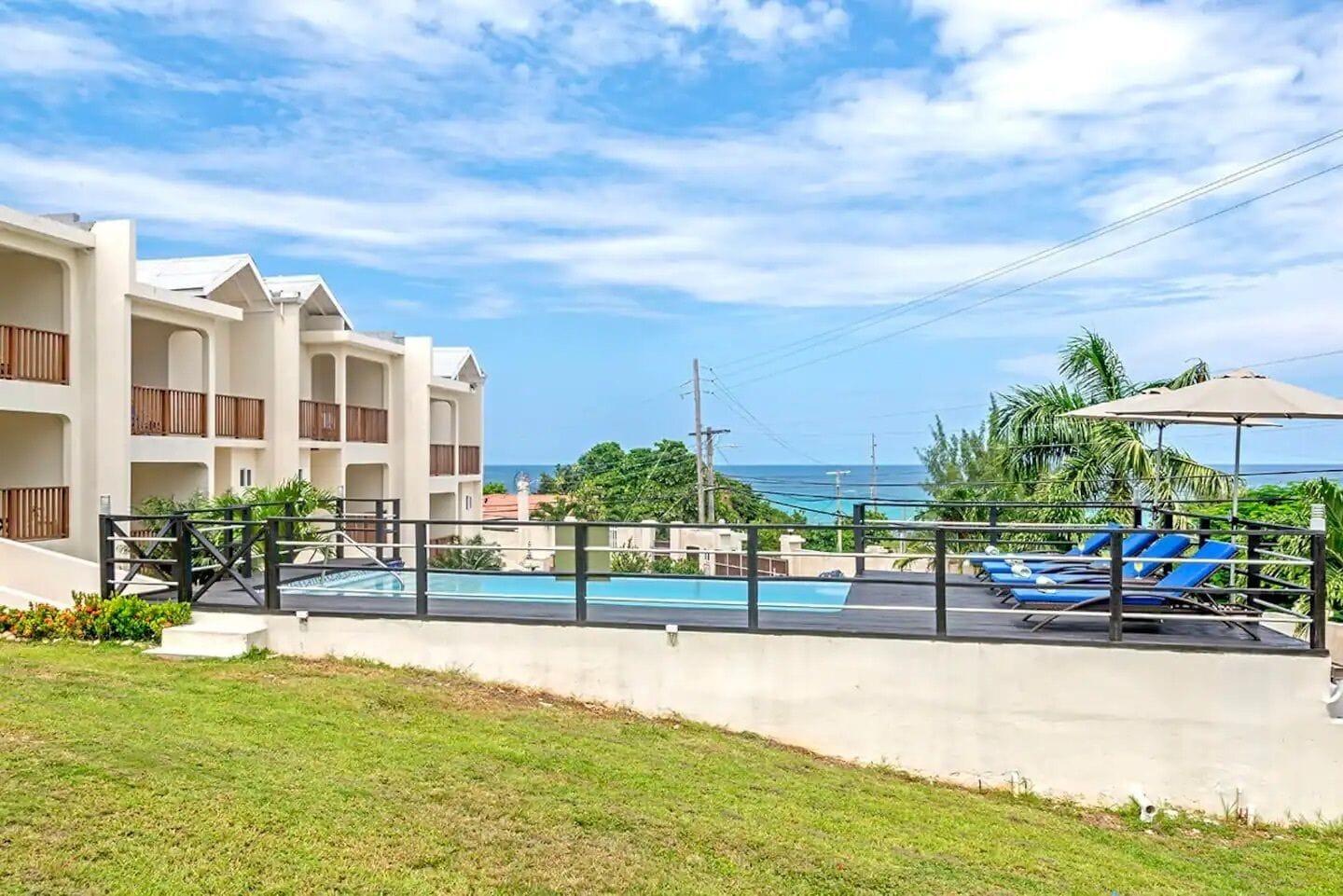 Vista Exterior Nianna Coral Bay Deluxe Townhouse 1