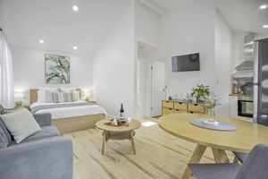 Alojamiento - Stylish new studio apartment easy walk to beach - Perfect for romantic getaway
