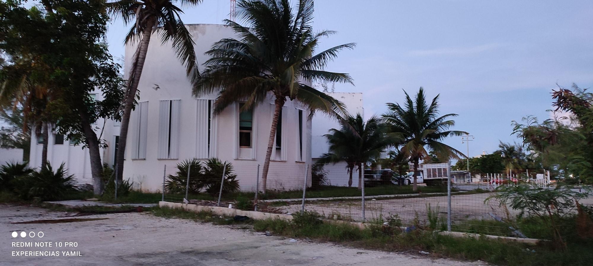 Vista Exterior Yamil House