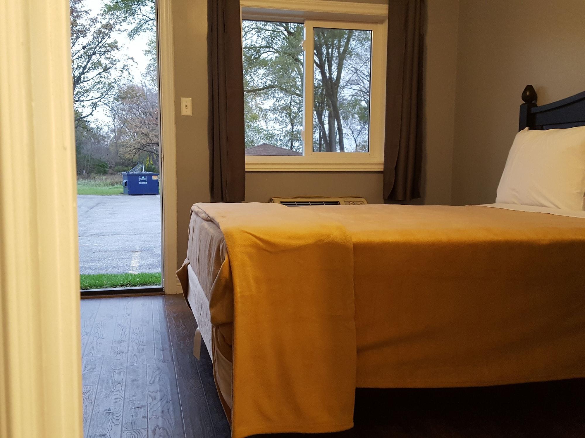 Varios Palace Inn Motel