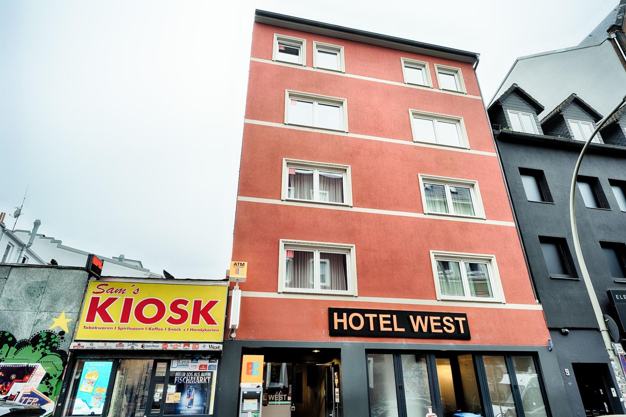 Vista Exterior Hostel West light