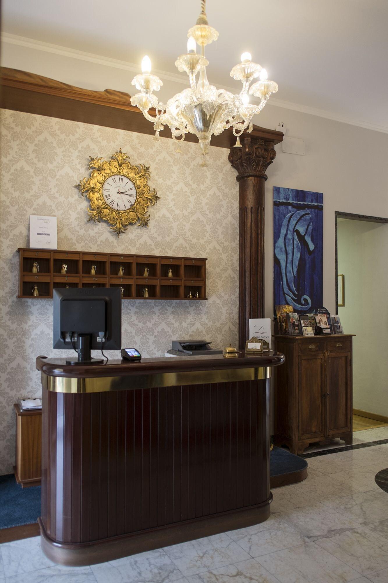 Vista Lobby Hotel Navy