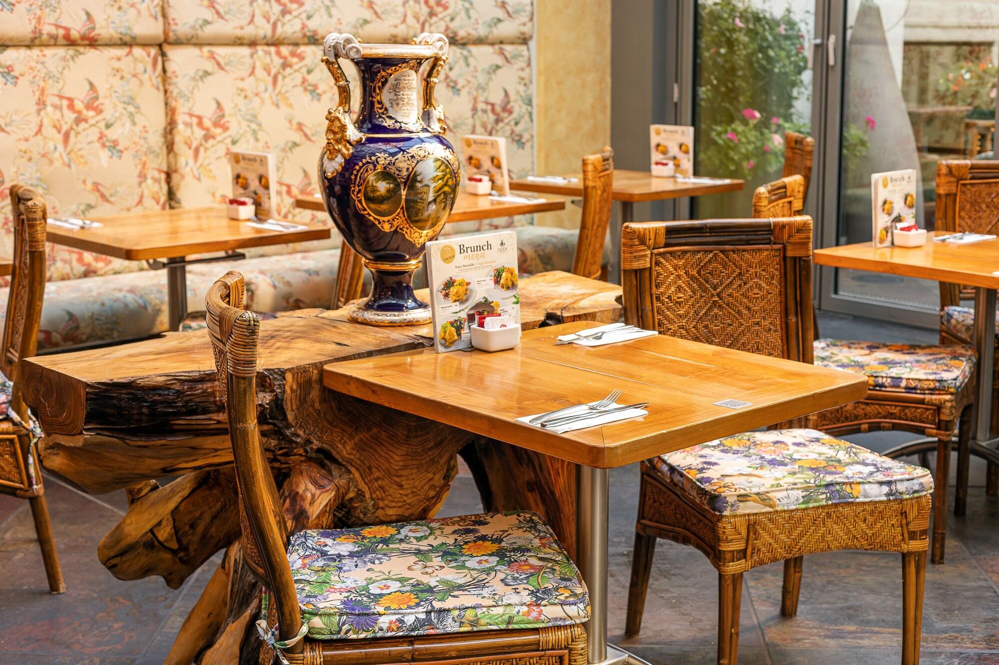 Restaurant Iron Gate Hotel & Suites Prague by BHG