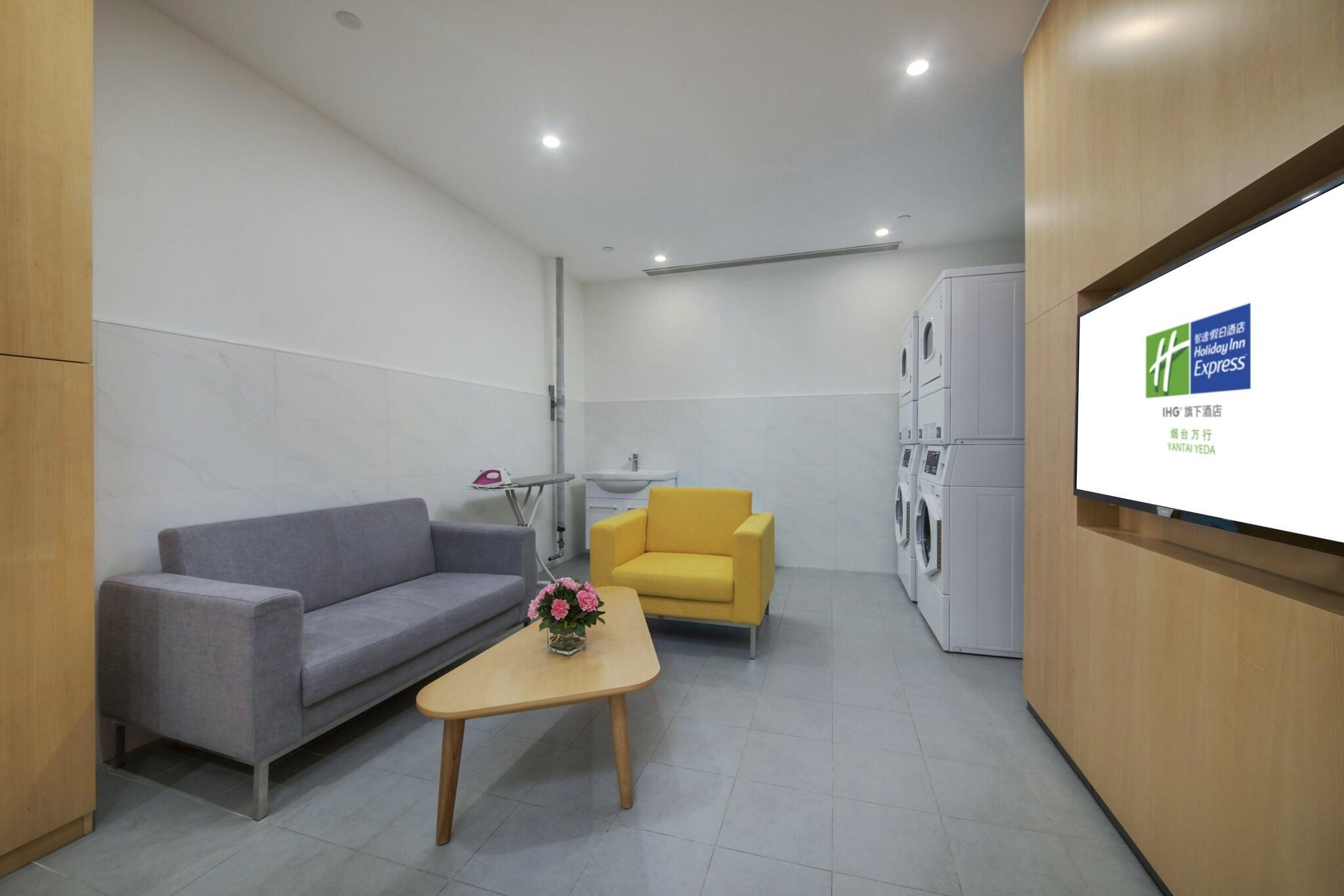 Vista Exterior Holiday Inn Express Yantai YEDA