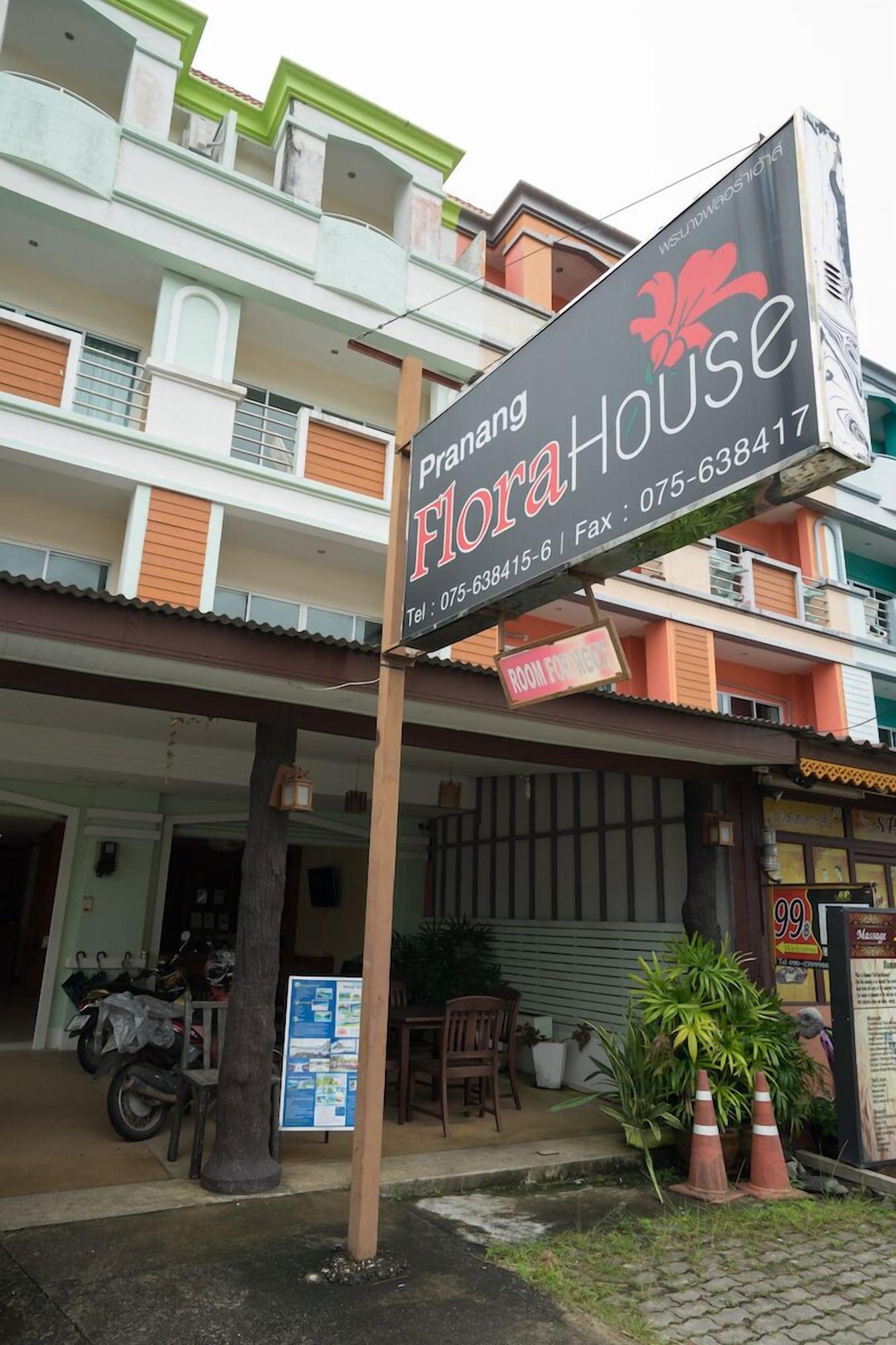 Vista Exterior Pranang Flora House