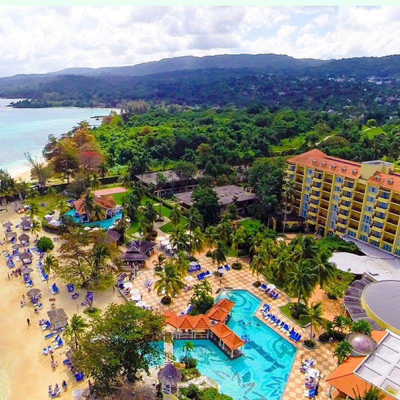 Vista Exterior Sandals Dunn's River Falls