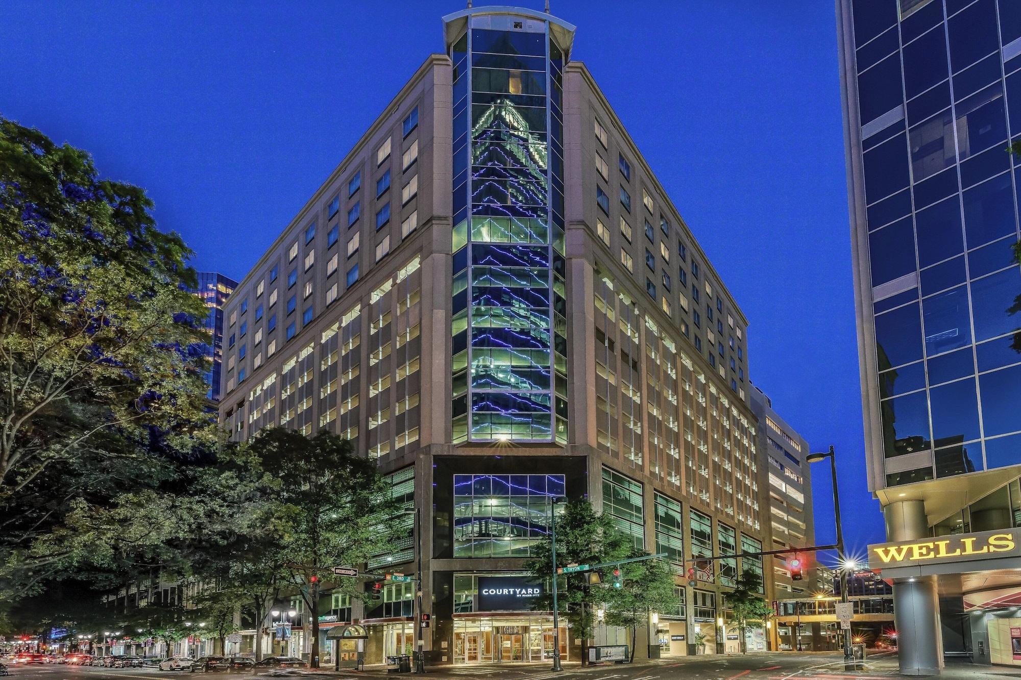 Varios Courtyard by Marriott Charlotte City Center
