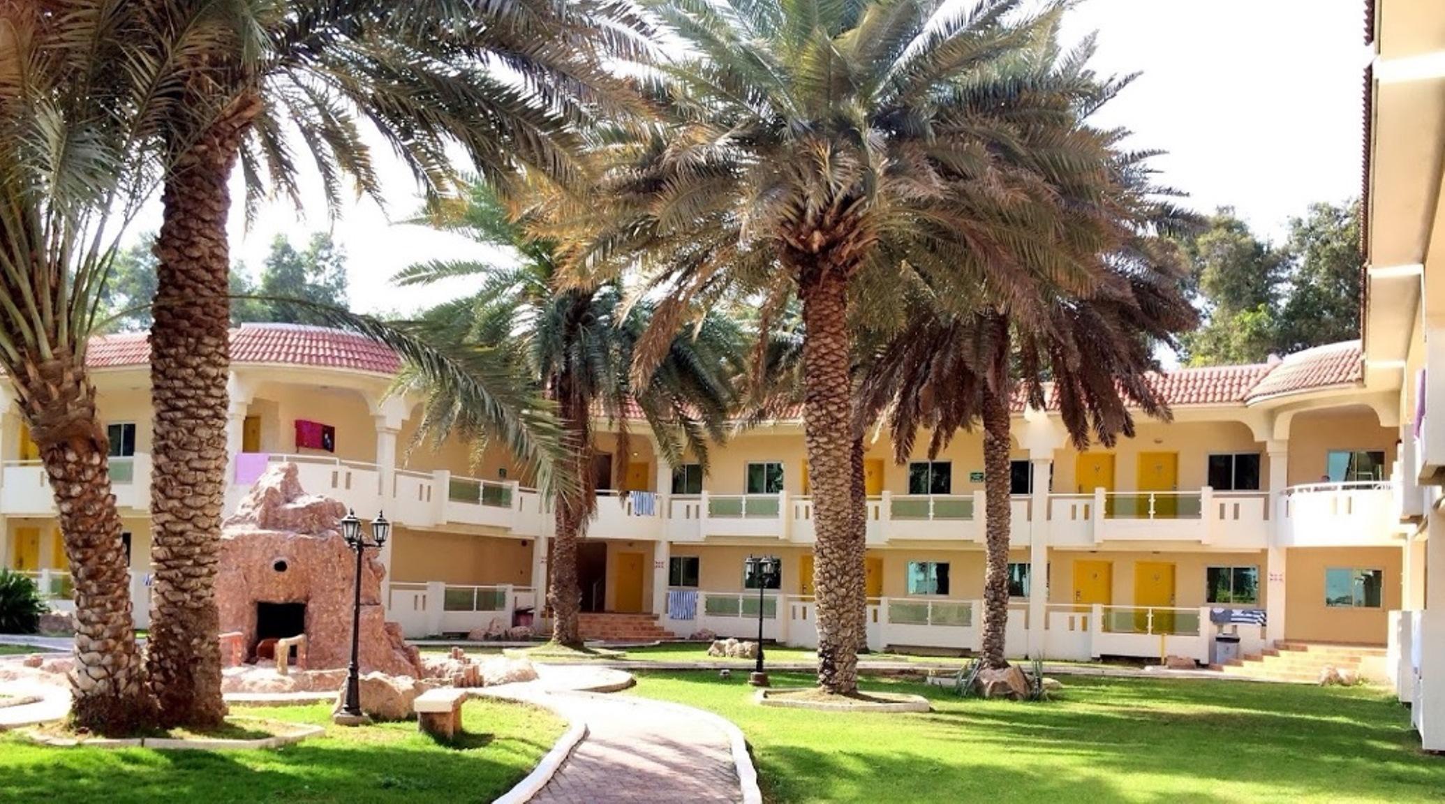 Vista Exterior Flamingo by Bin Majid