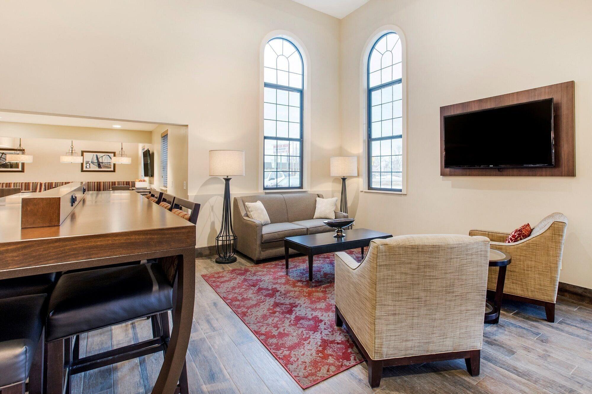 Vista Lobby Country Inn & Suites by Radisson, Grandville-Grand Rapids West, MI
