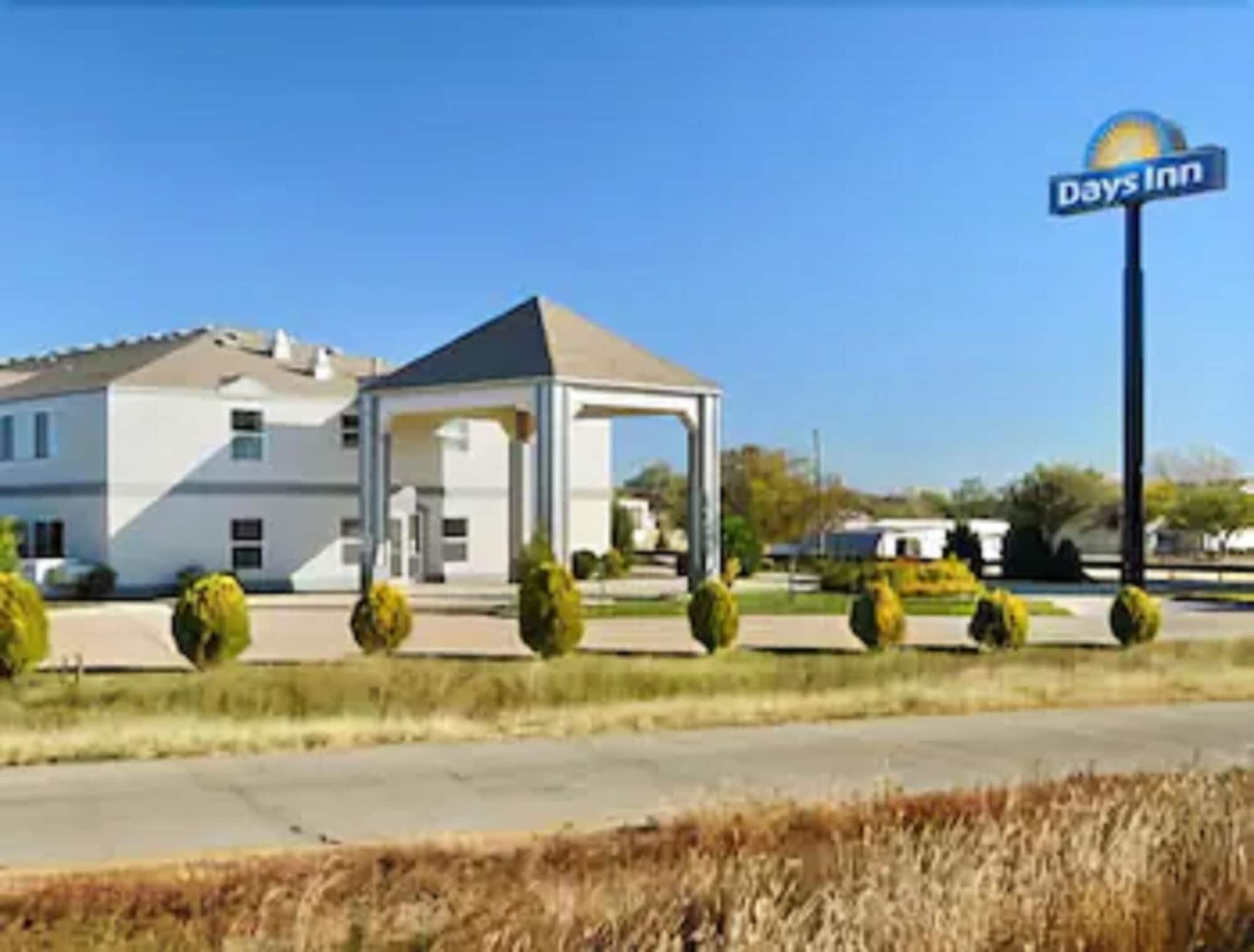 Vista Exterior Days Inn by Wyndham Vega TX