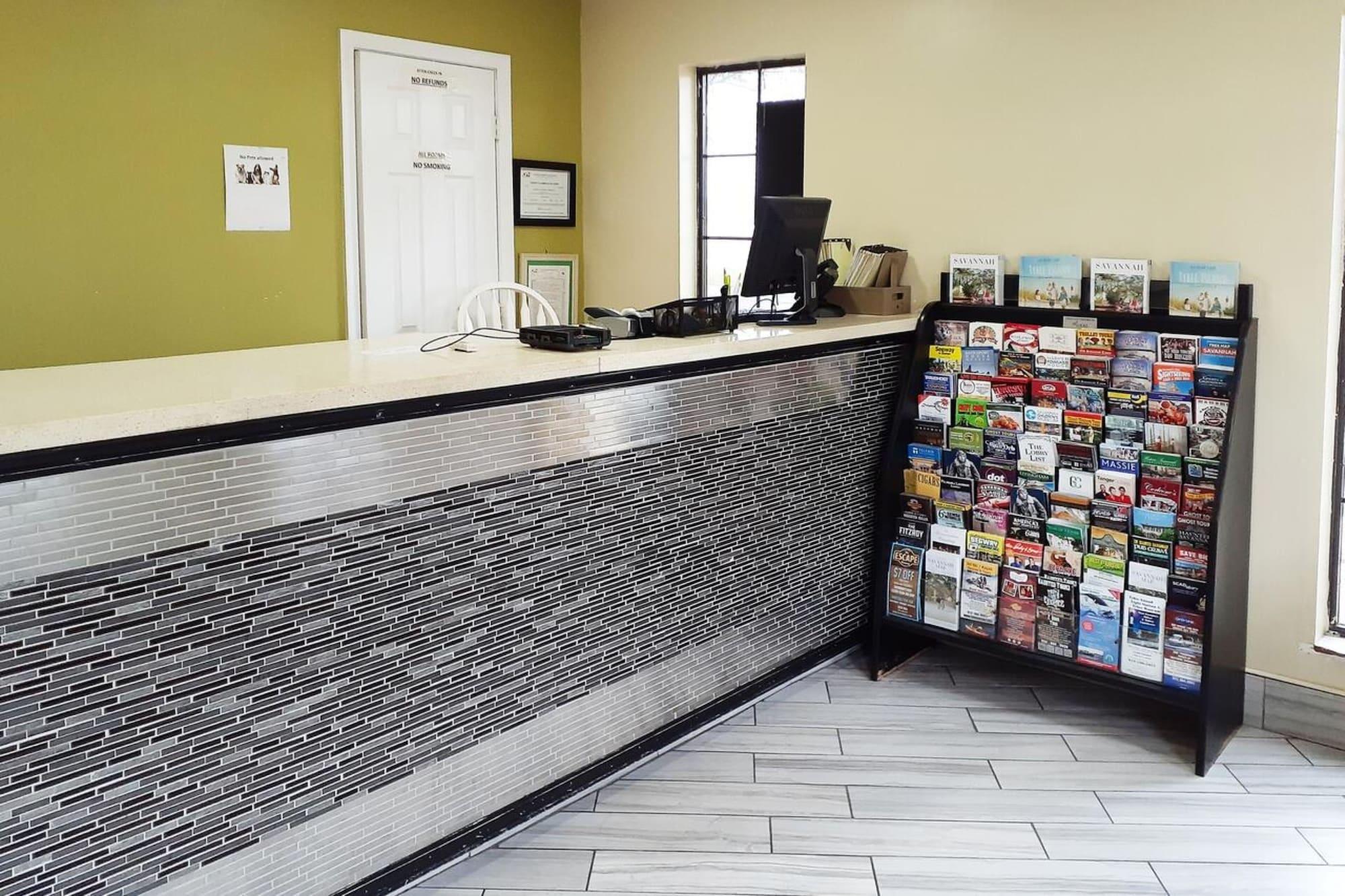 Vista Lobby Savannah Garden Hotel