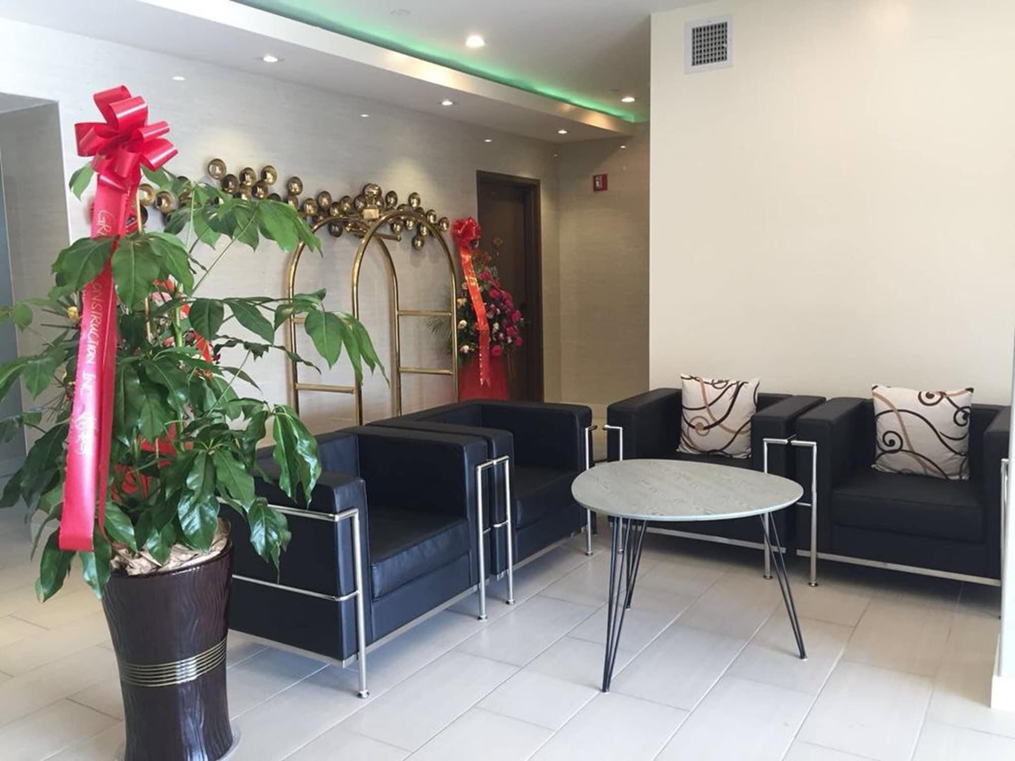 Vista Exterior Queens Hotel