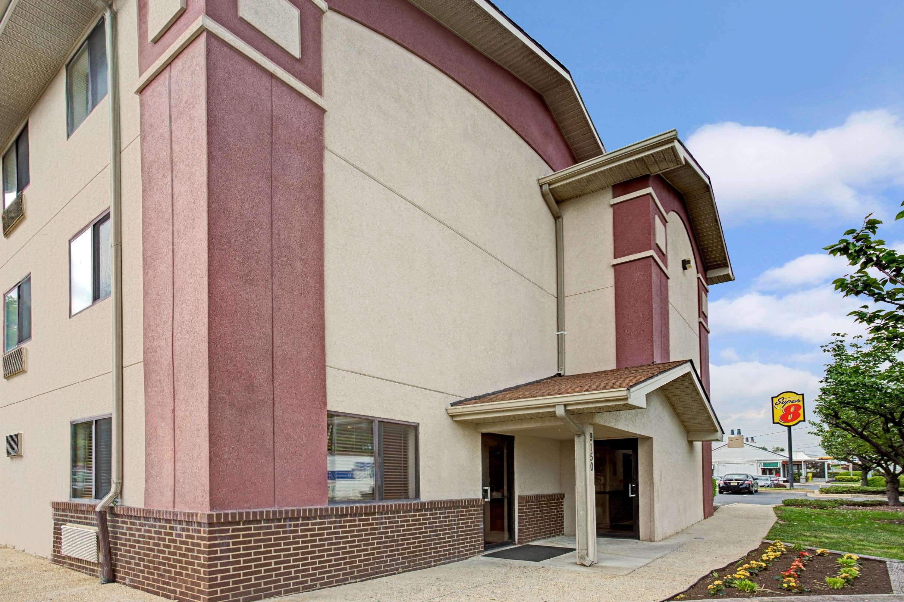 Vista Exterior Super 8 by Wyndham College Park Wash DC Area