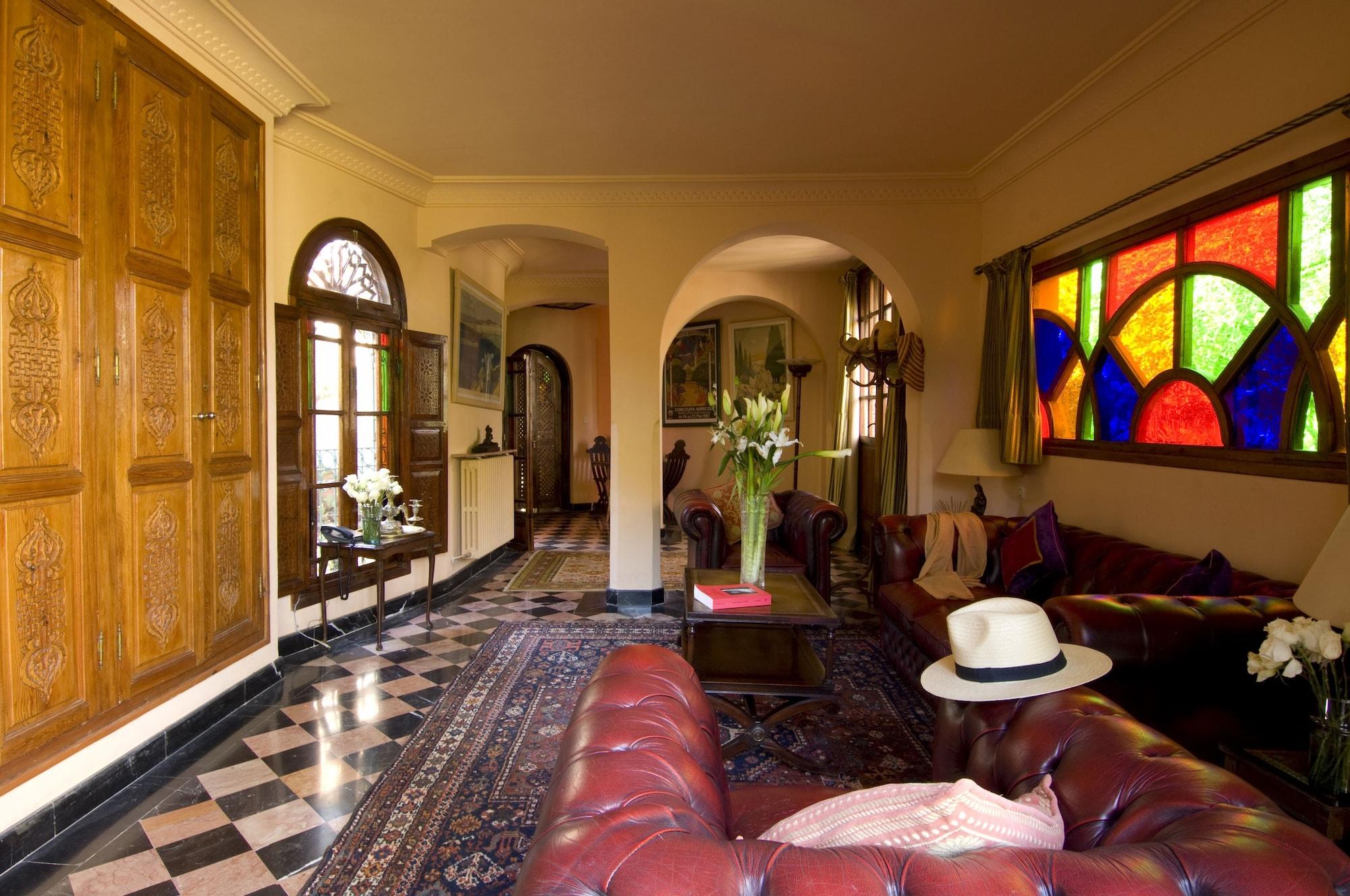 Gimnasio Dar Ayniwen Garden Hotel & Bird Zoo