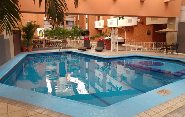 Country Plaza - Hoteles cerca de La Minerva en Guadalajara