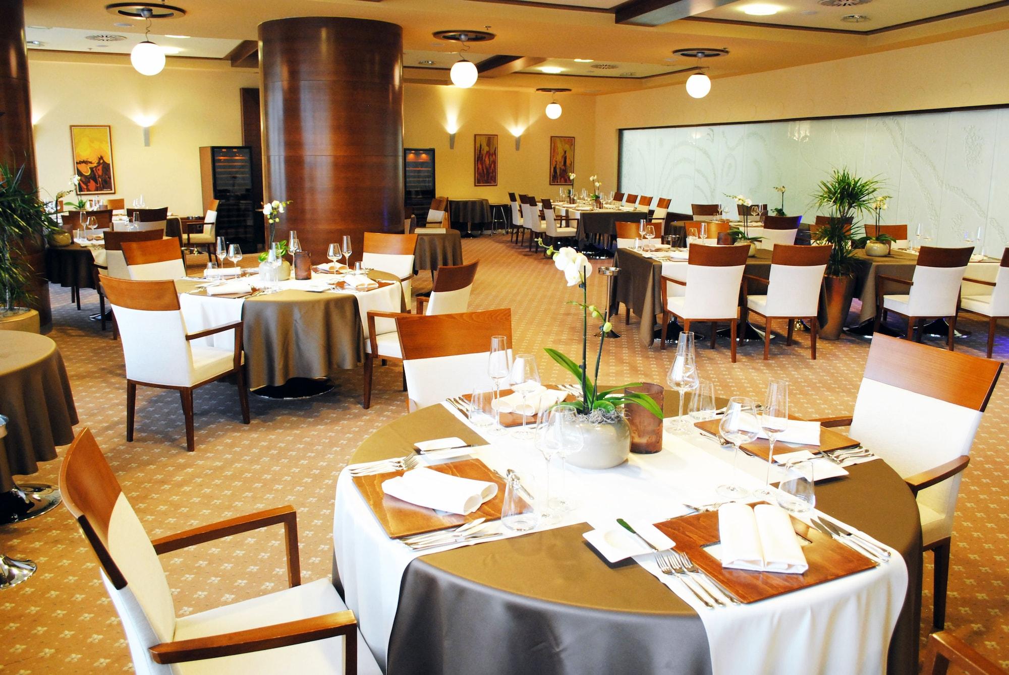 Restaurant Perla, Resort & Entertainment