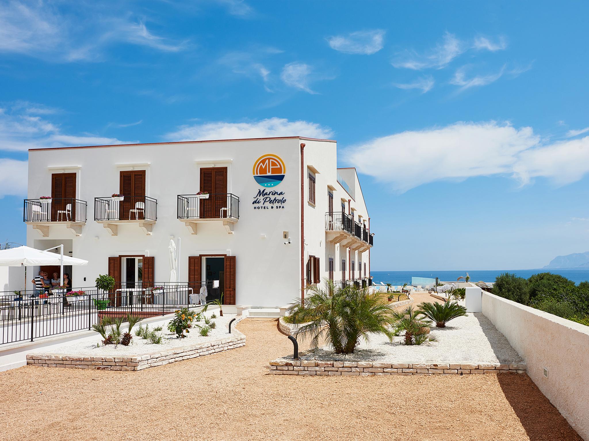 Vista Exterior Marina di Petrolo Hotel & SPA