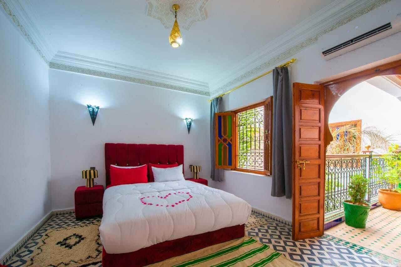 Varios Riad Amely