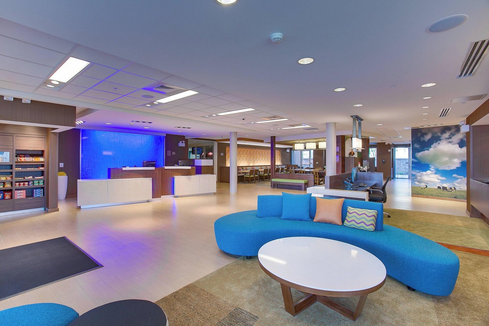 Vista Lobby Fairfield Inn & Suites by Marriott Wichita East