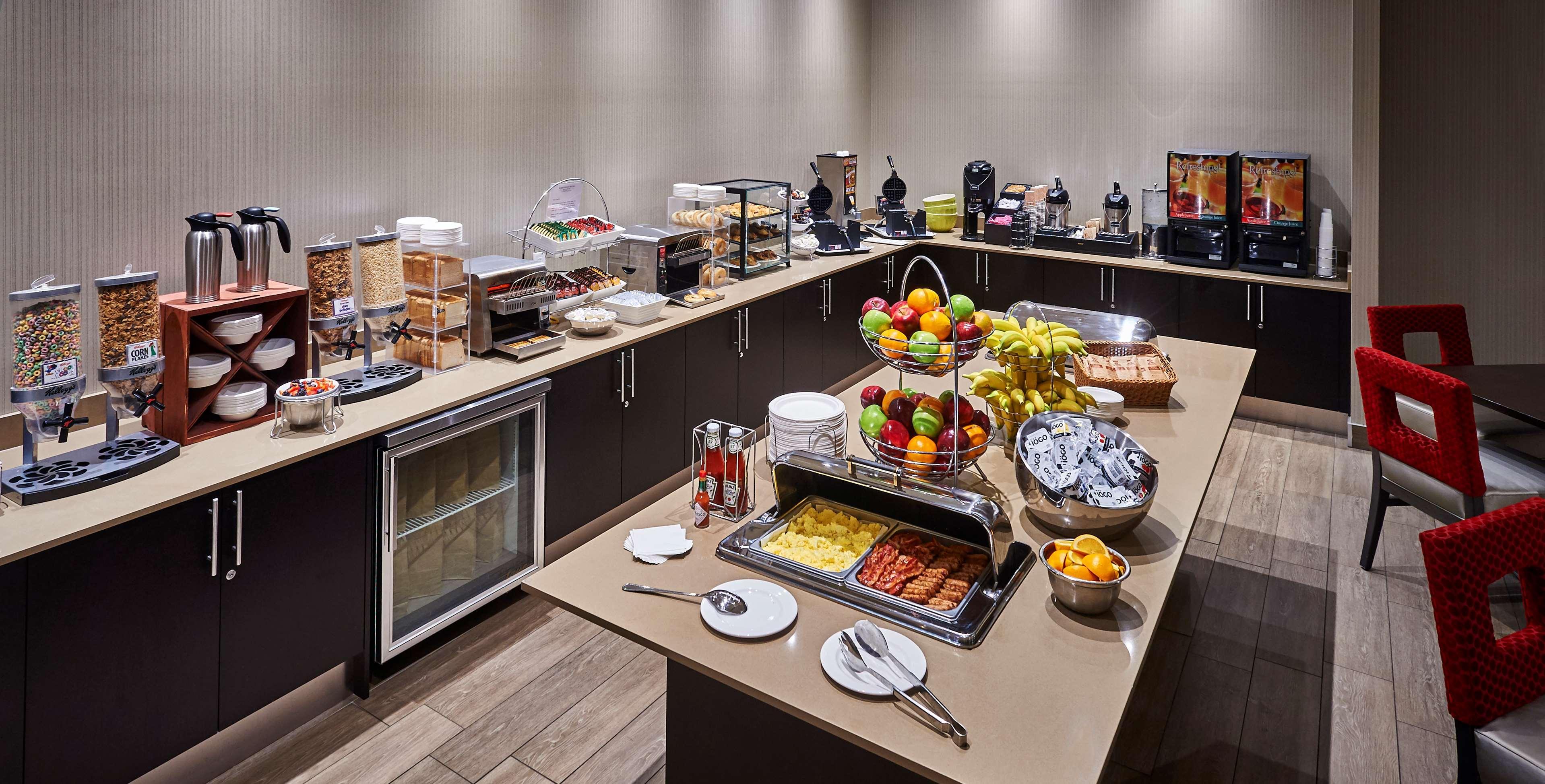 Restaurant DoubleTree by Hilton Windsor Hotel & Suites