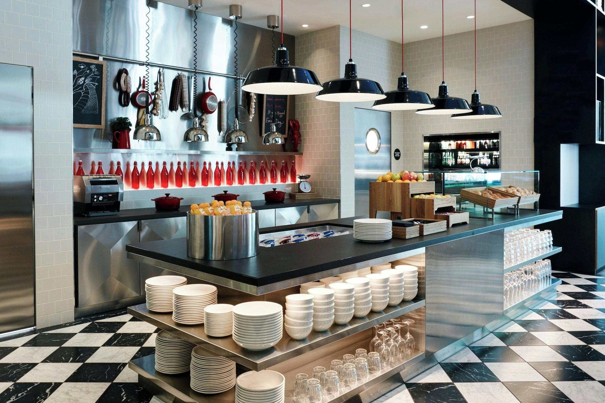 Restaurant citizenM Seattle South Lake Union