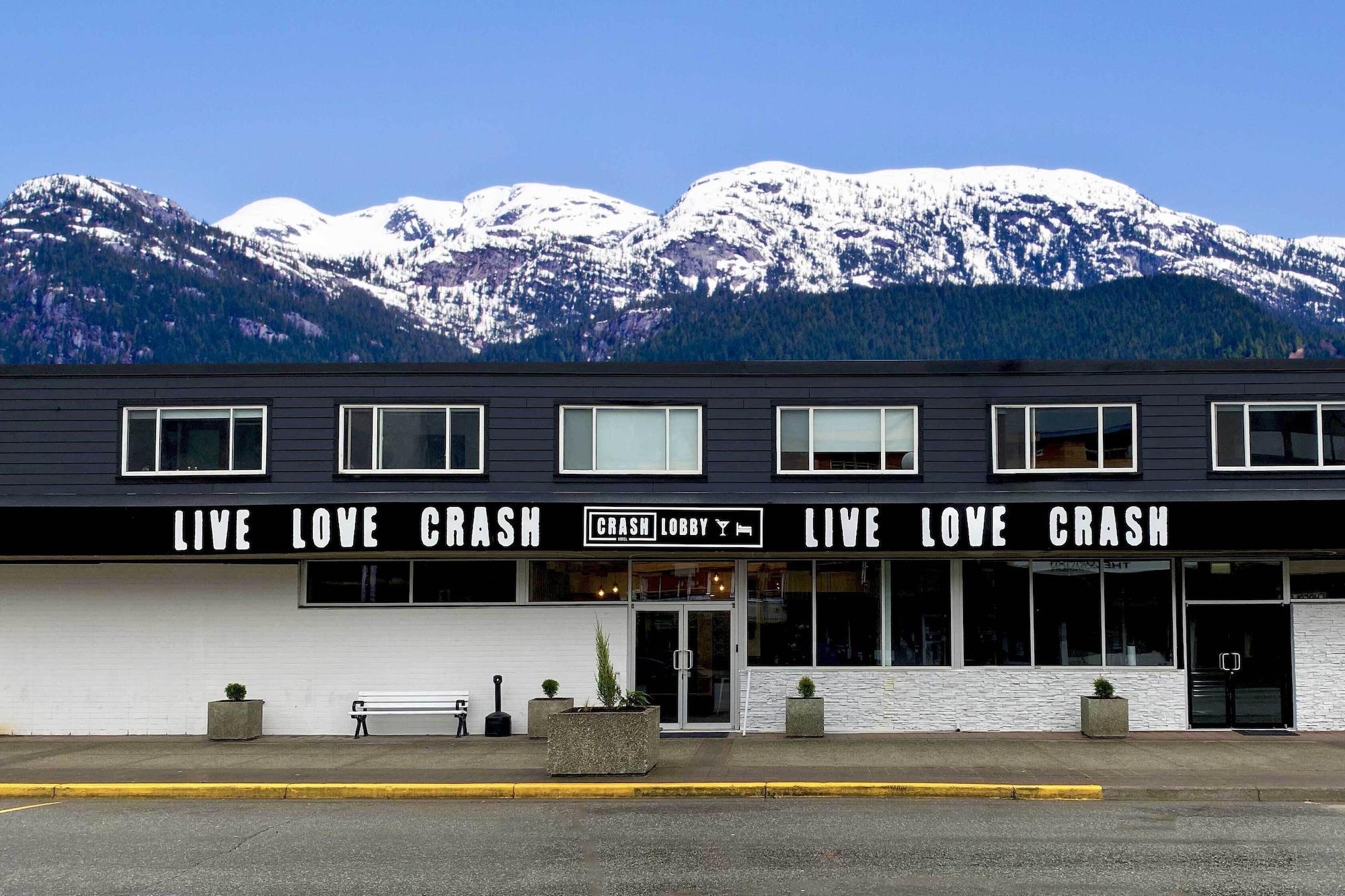 Vista Exterior Crash Hotel Squamish