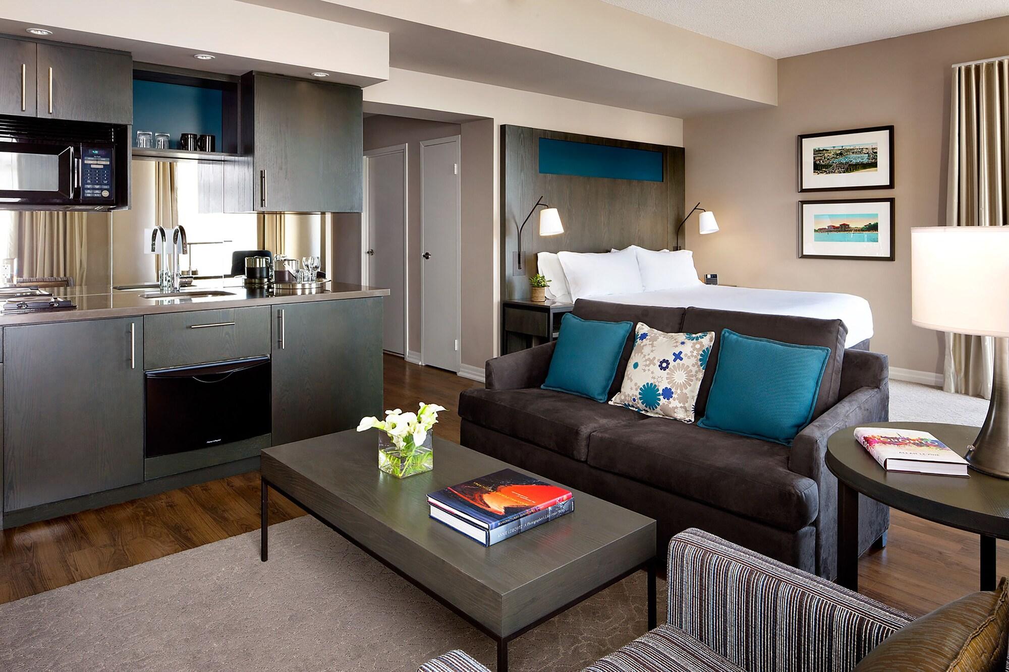 Habitación One King West Hotel & Residence