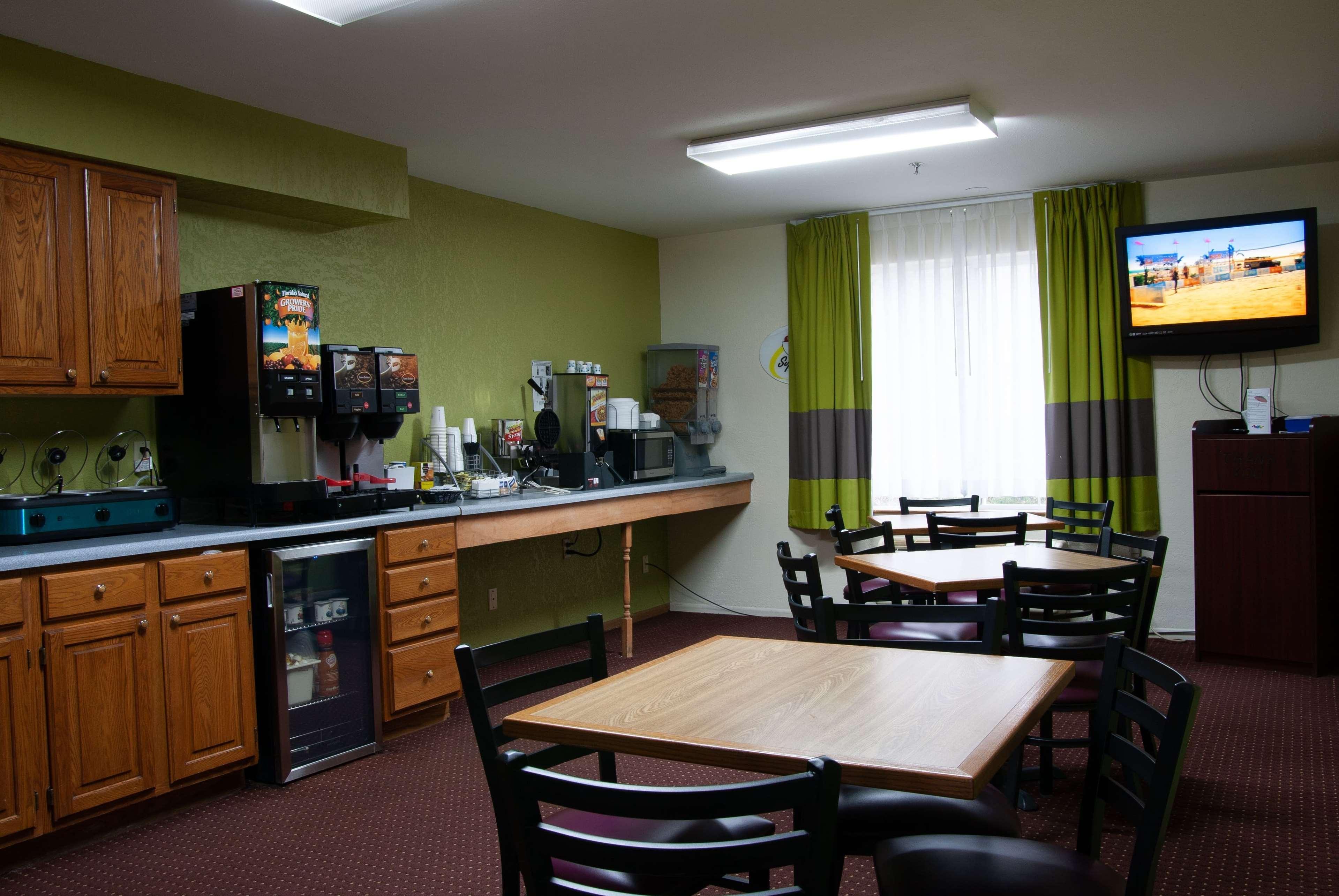 Vista Lobby Super 8 by Wyndham Arkansas City KS