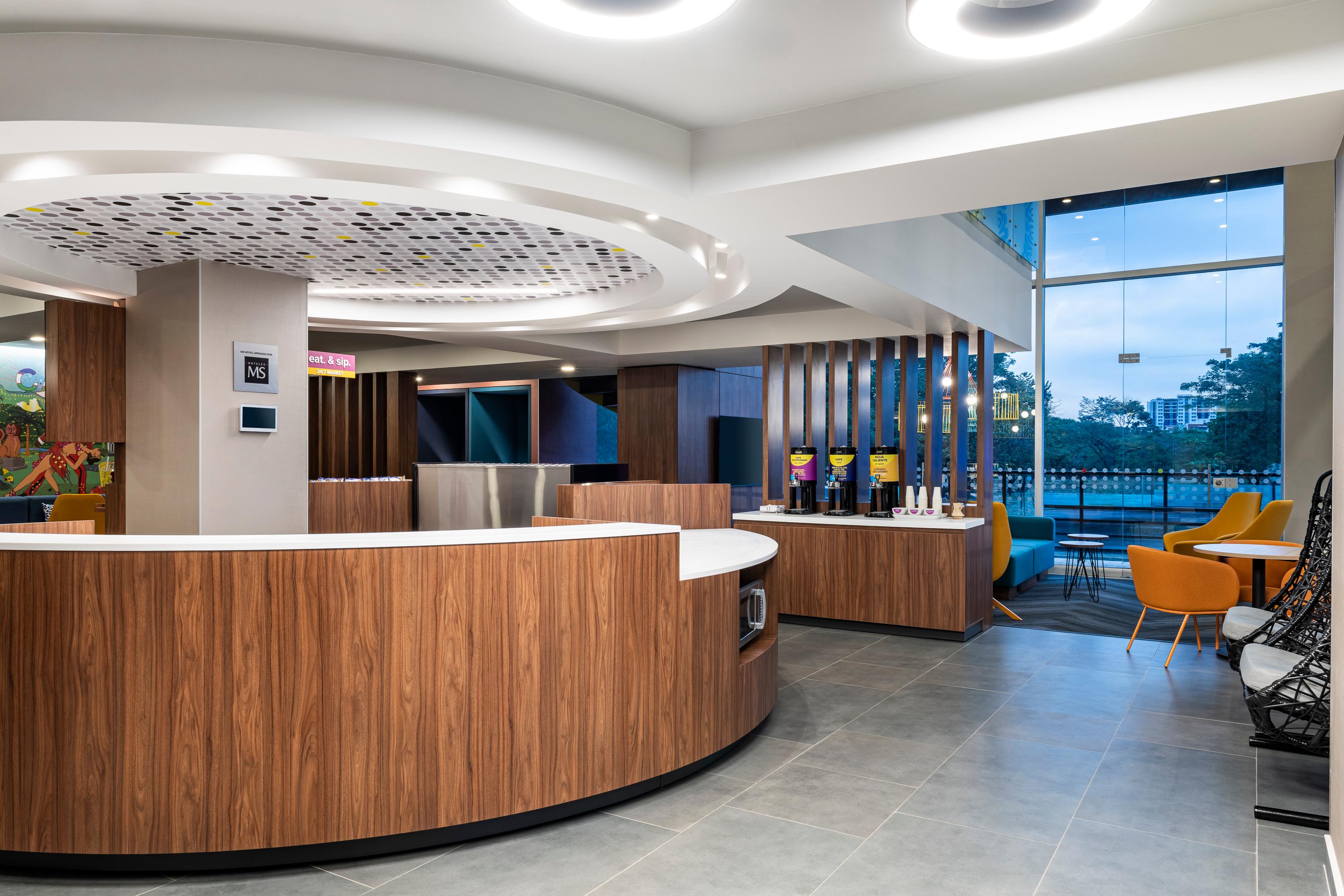 Vista Lobby TRU BY HILTON
