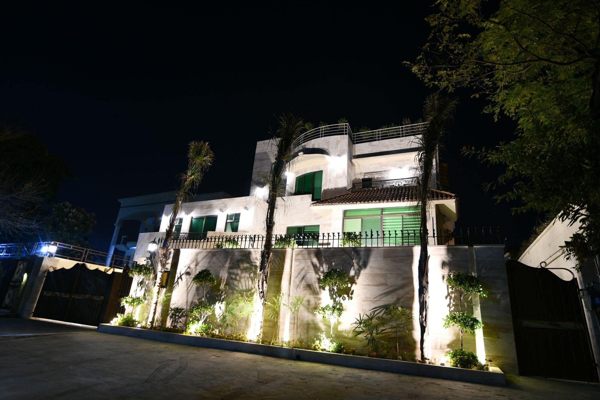 Vista Exterior Royal Regency Hotel