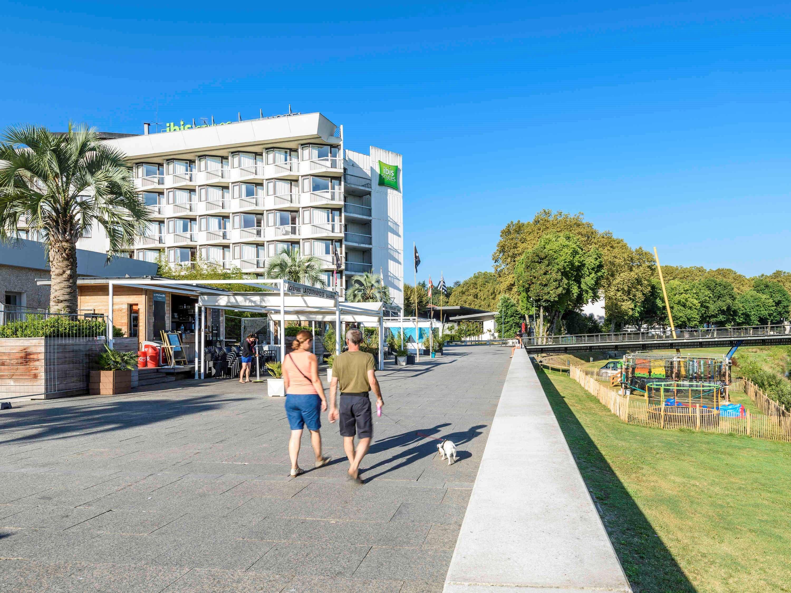 Vista Exterior ibis Styles Dax Miradour