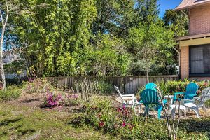 Alojamiento - Adora Inn