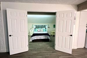 Alquiler Vacacional - Charming Guest House in Sherwood Forest, Northridge, CA