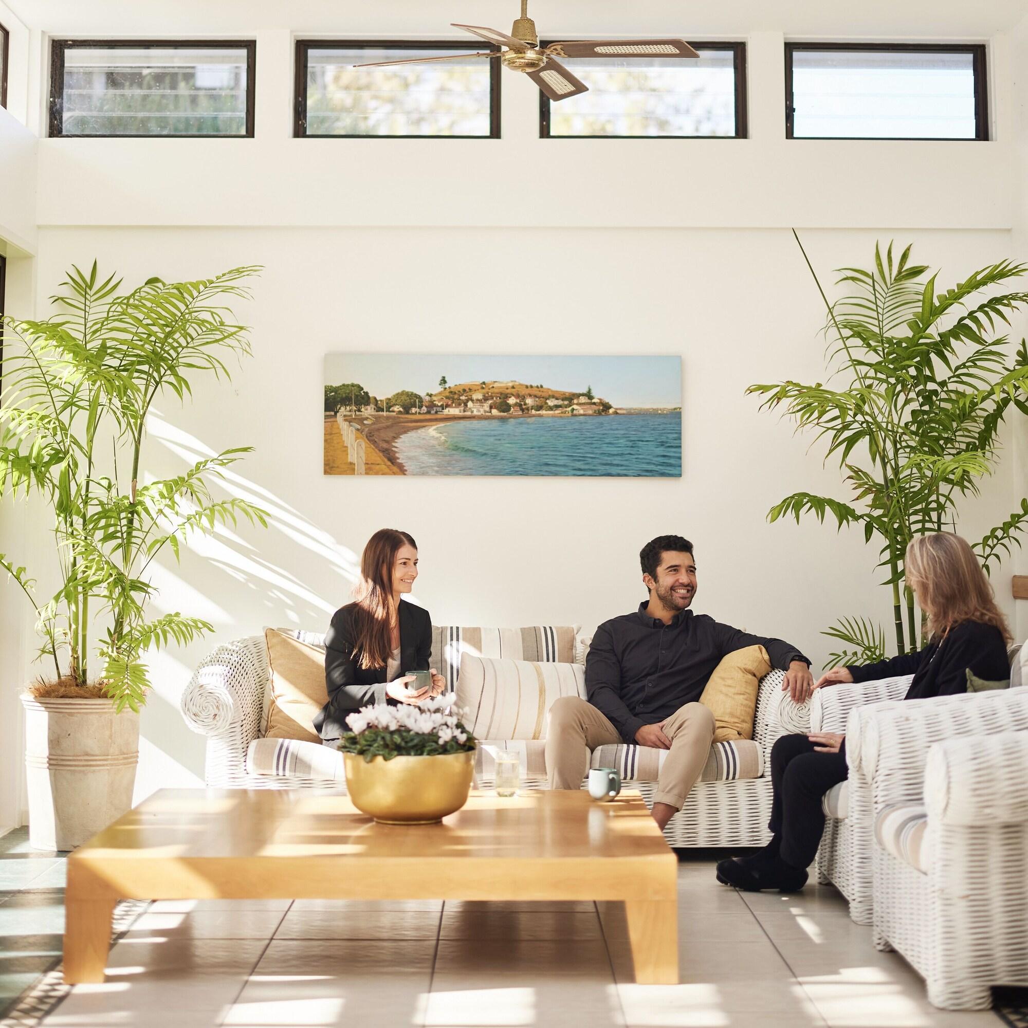 Vista Lobby Emerald Inn