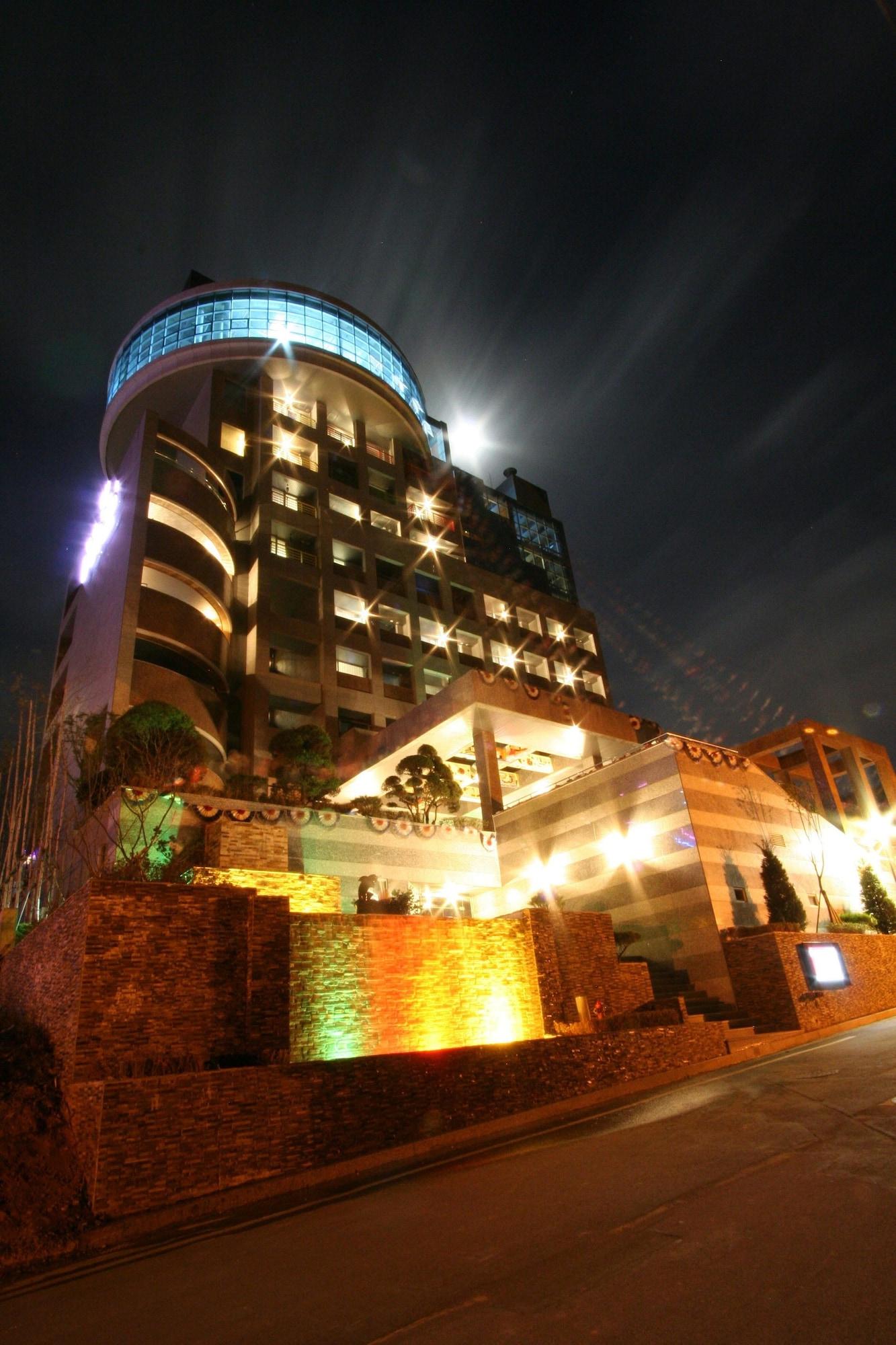 Vista Exterior Hotel Wiz