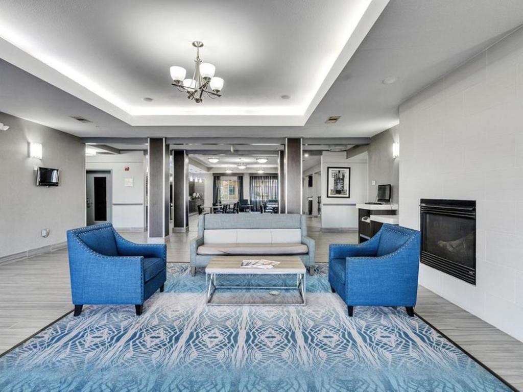 Vista Lobby Platinum Inn & Suites Webster