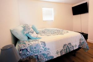Renta Vacacional - Beach Condo & Pool Relaxing Getaway! Short Stride to Beach, Pet Friendly. Unit 5