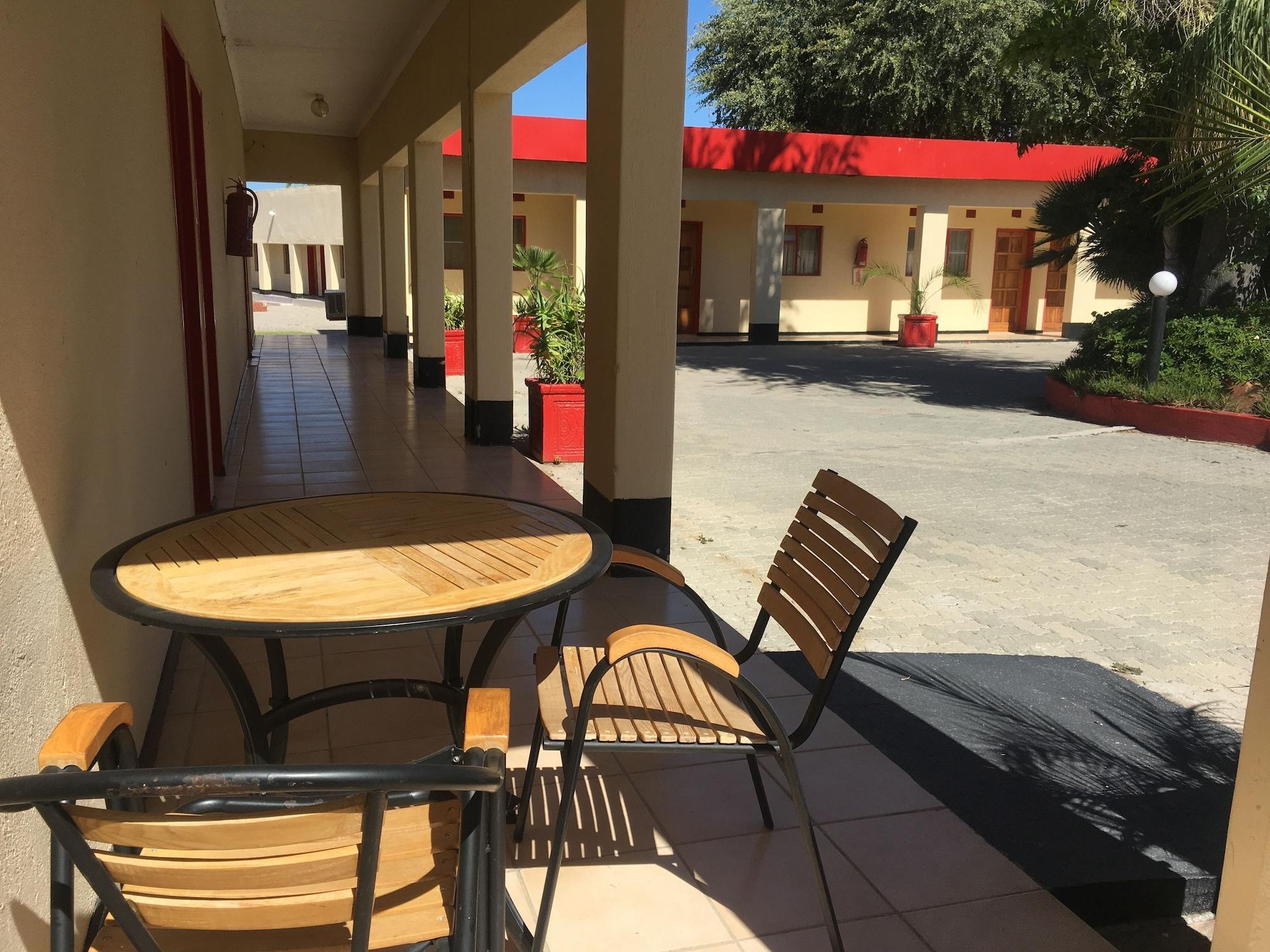 Varios Tshesebe Stopover Motel
