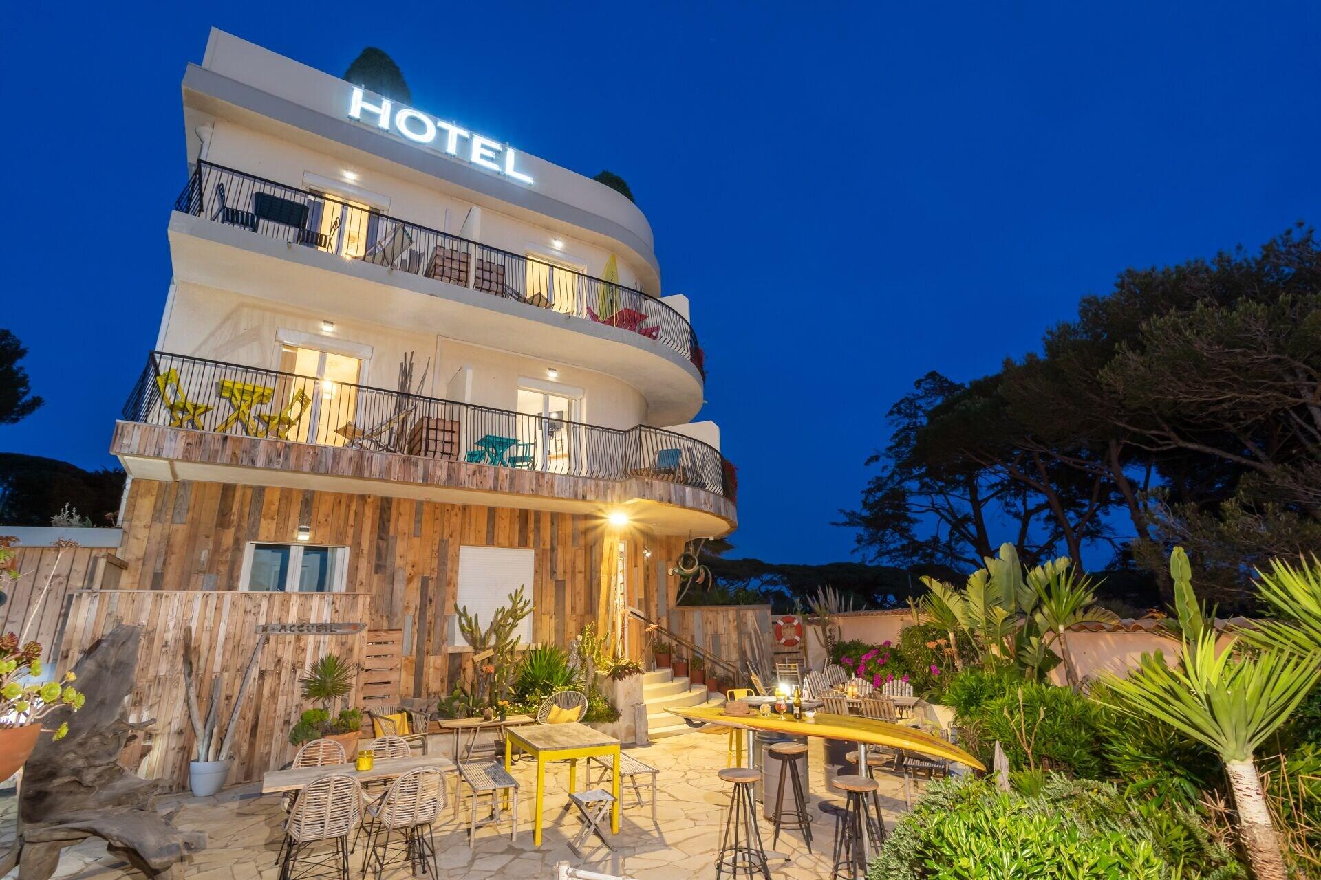 Varios Hôtel Almanarre Plage