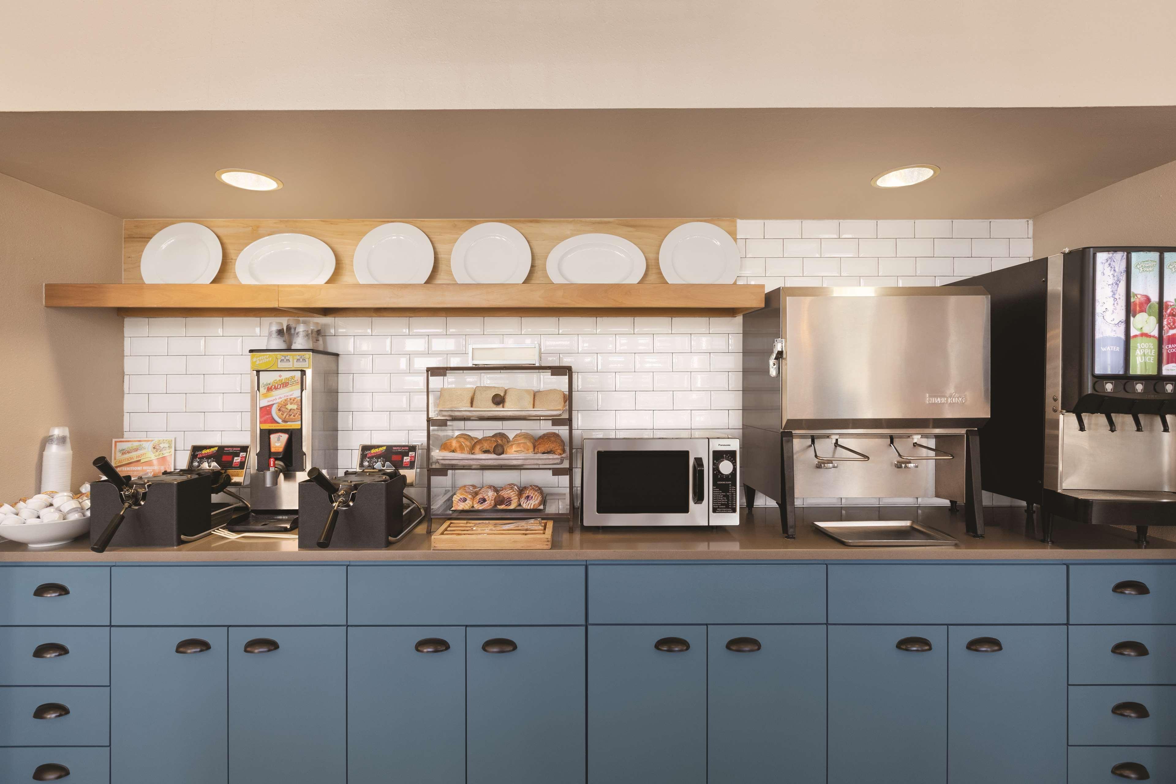 Restaurant Country Inn & Suites by Radisson, Orlando Airport, FL