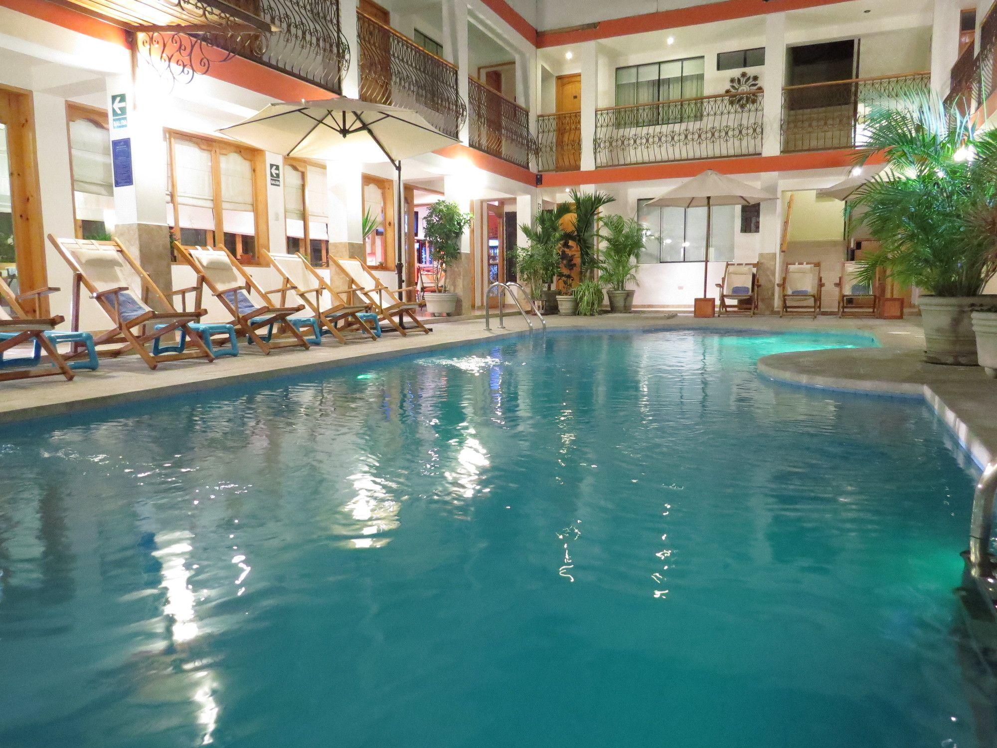 Vista Piscina Hotel Las Flores