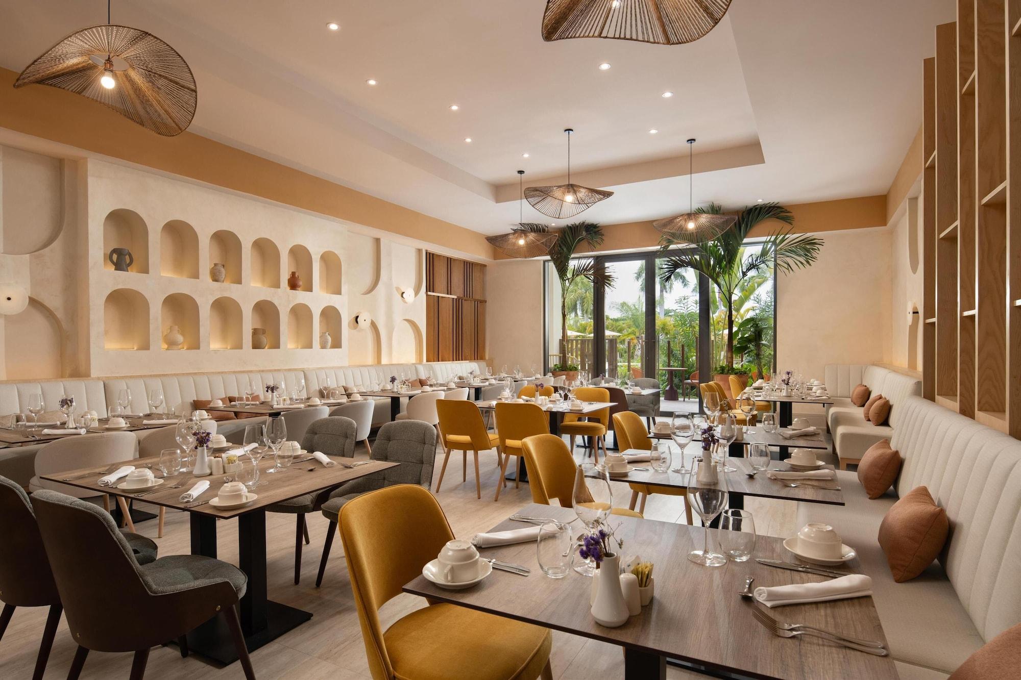 Restaurant Royal Beach Hotel Punta Cana A Jdv By Hyatt Hotel