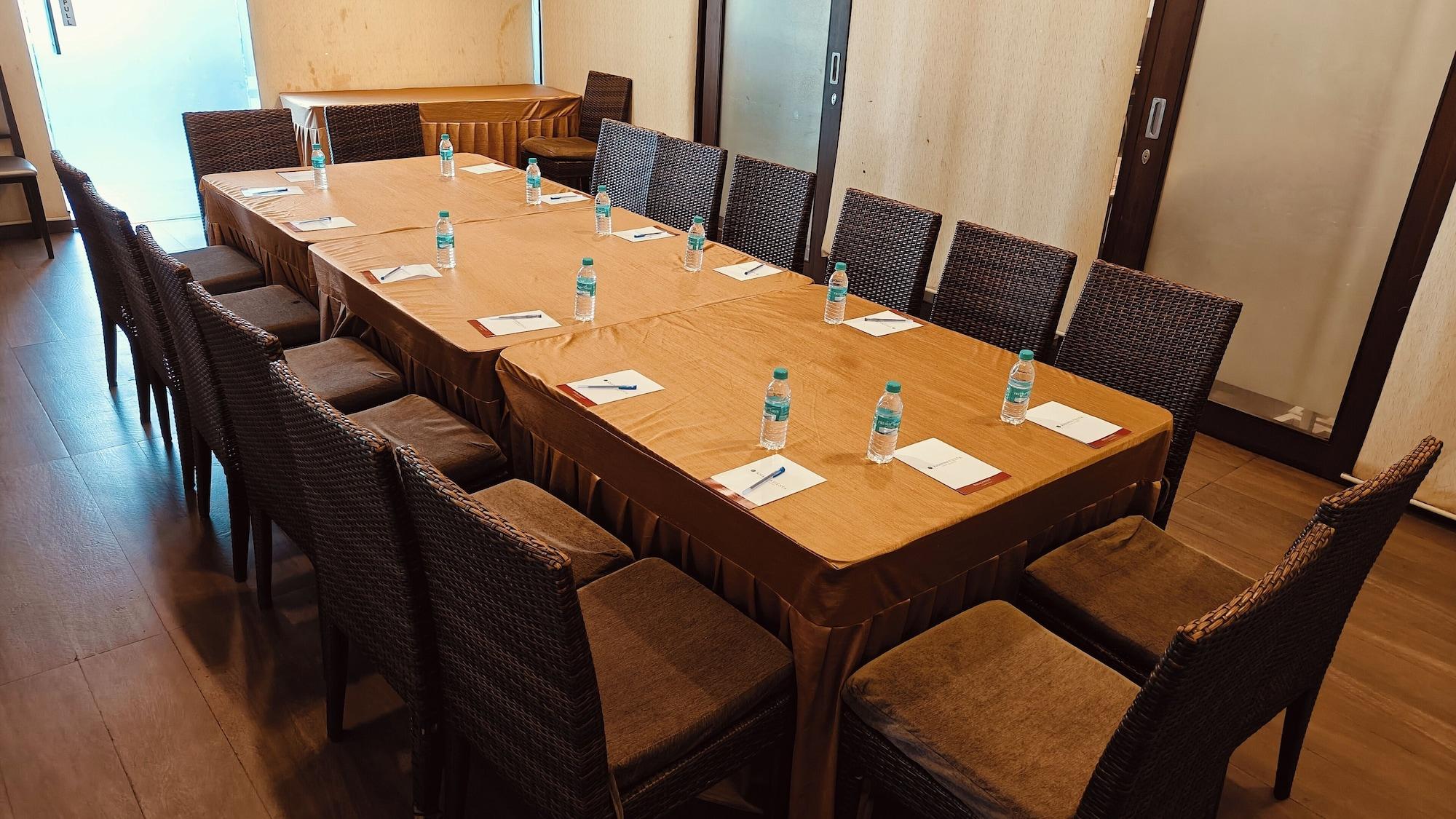 Sala de Reuniones Khanna Fiesta, A Bergamont Hotel - Vellore