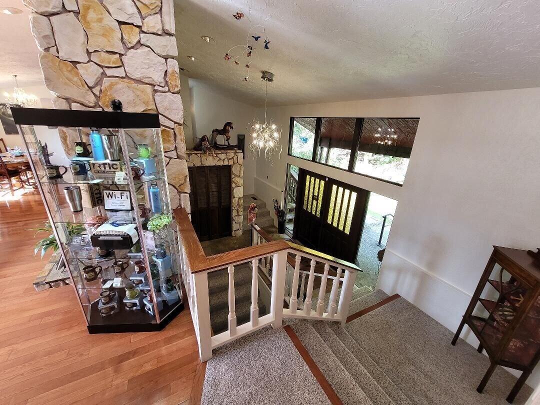 Vista Lobby Misty Valley Inn B&B