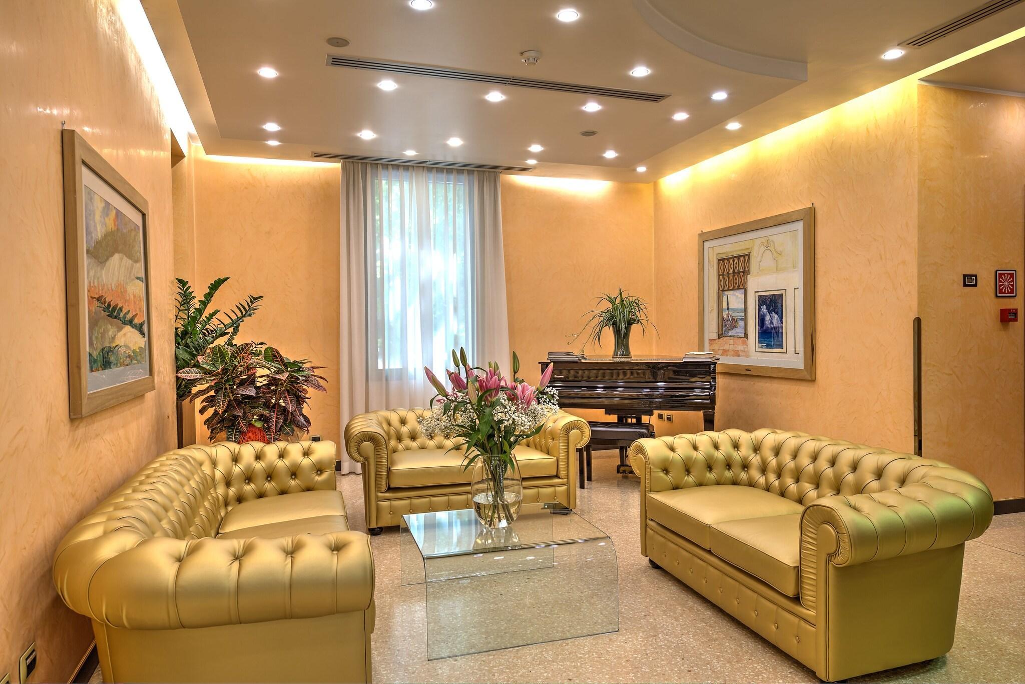 Vista Lobby Central Park Hotel Modena