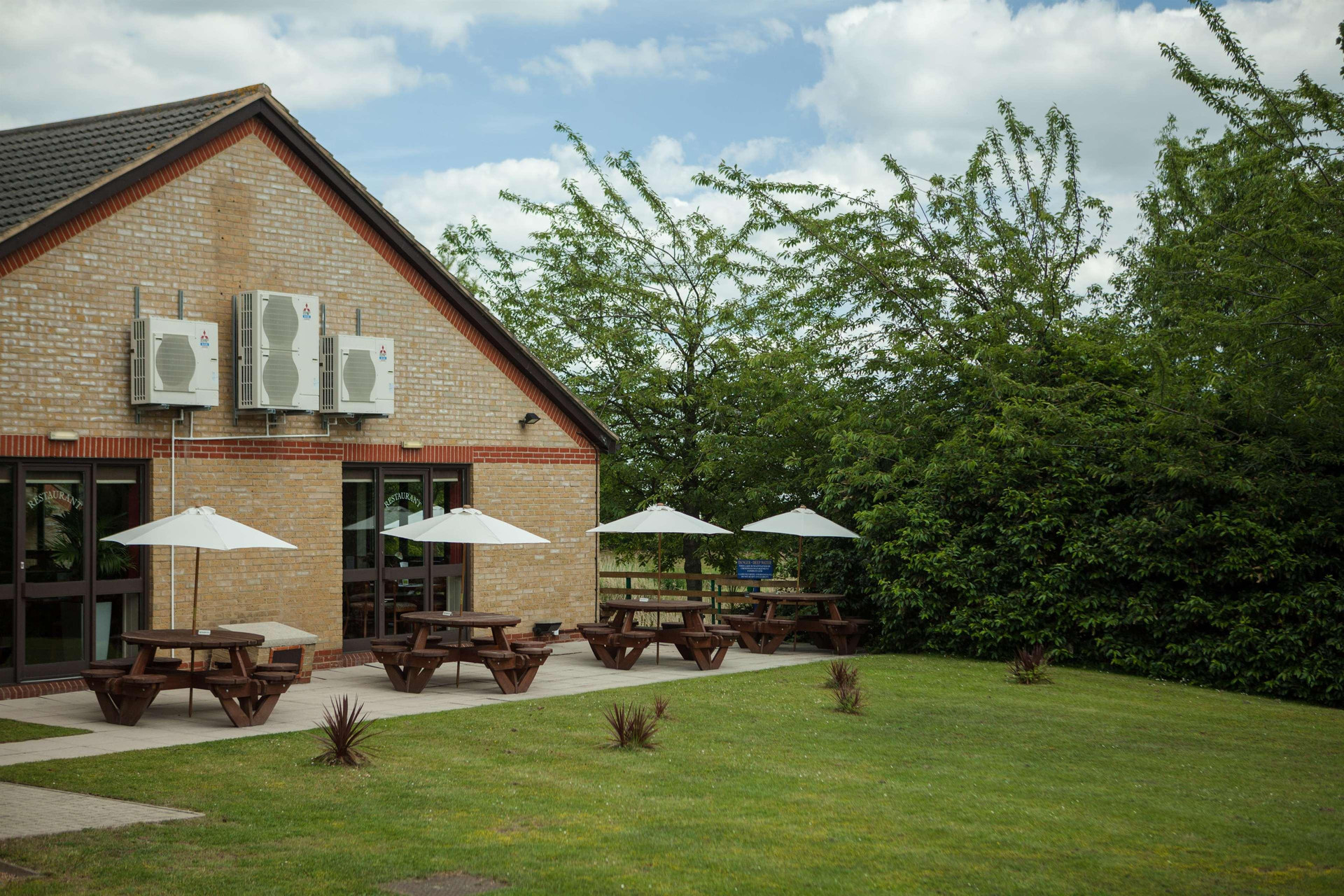 Vista Exterior Hotel Campanile Dartford