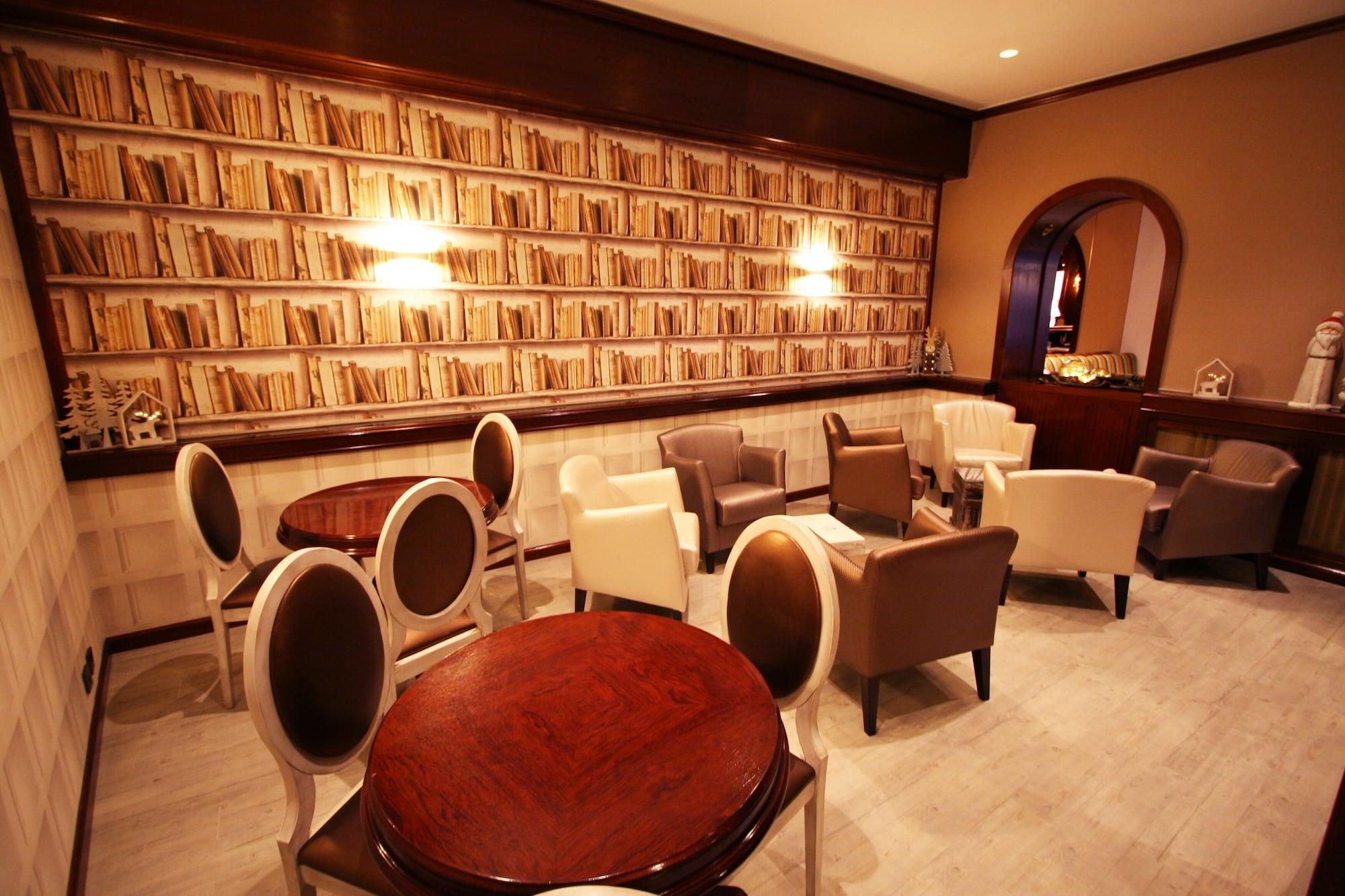 Bar/Salón Hotel Pyrénées